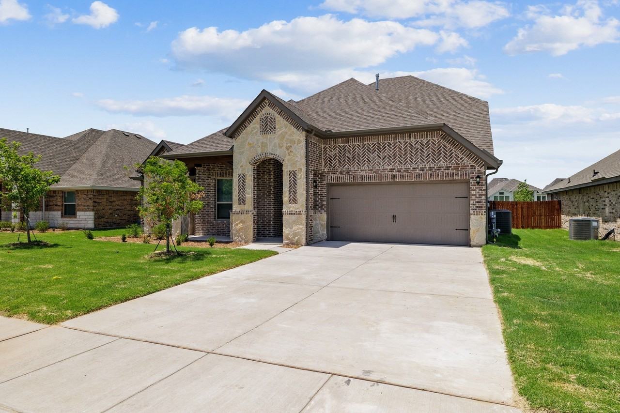 1216 Blanco Trl - Photo 2 of 40
