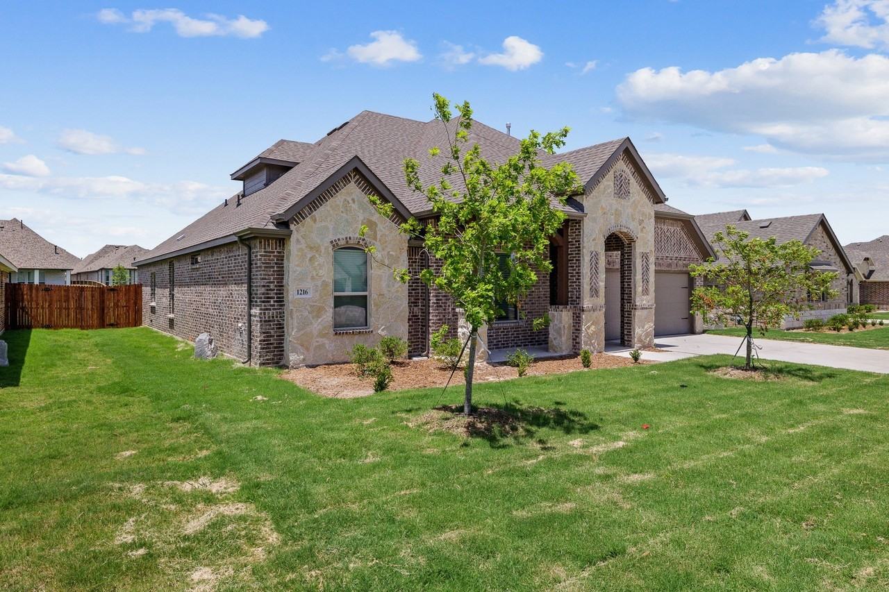 1216 Blanco Trl - Photo 3 of 40