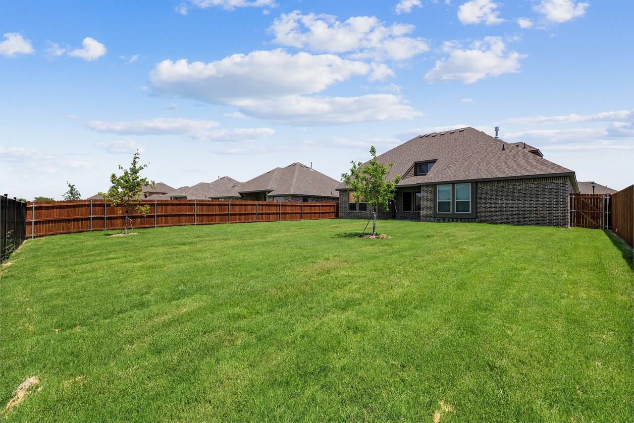 1216 Blanco Trl - Photo 4 of 40