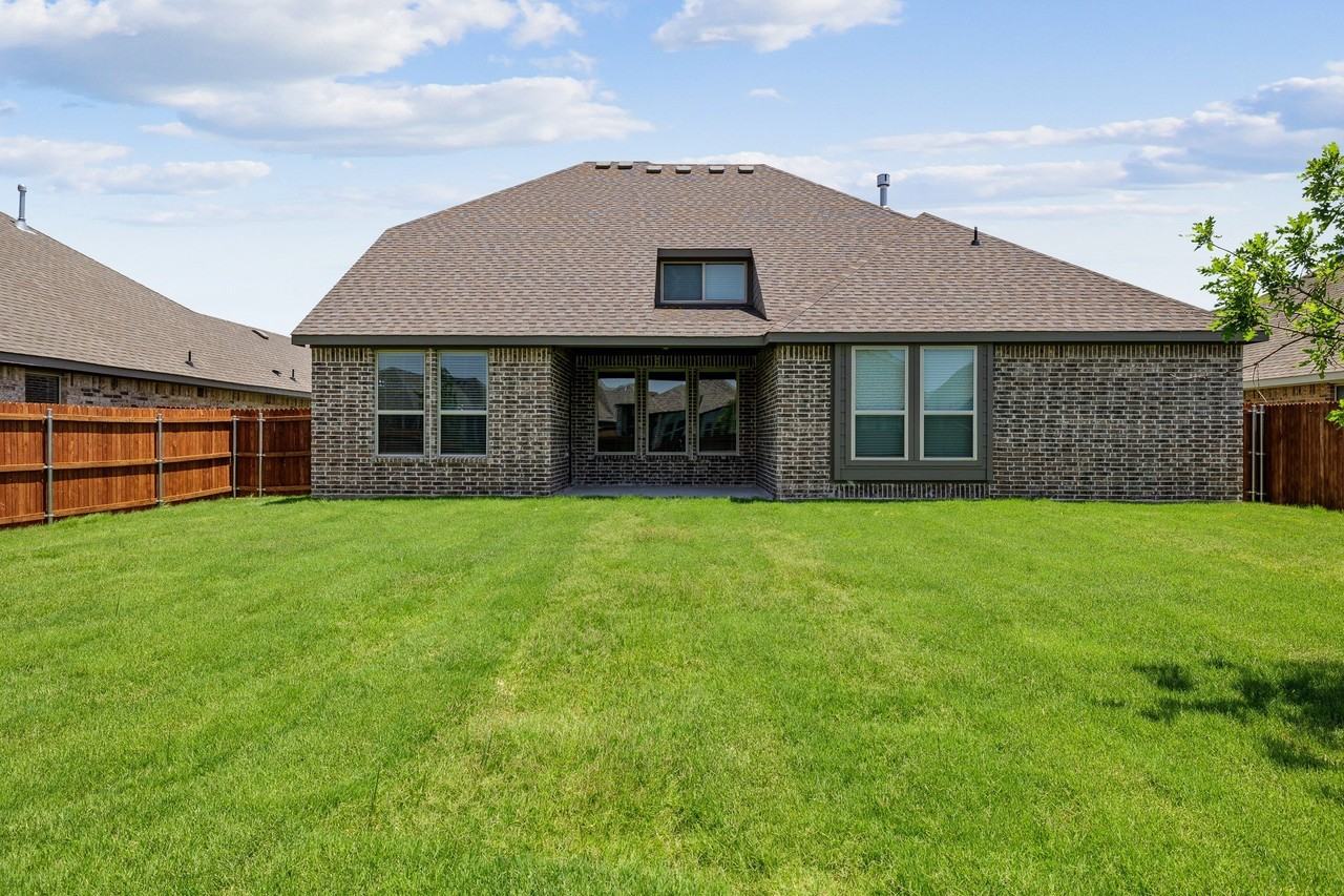 1216 Blanco Trl - Photo 5 of 40