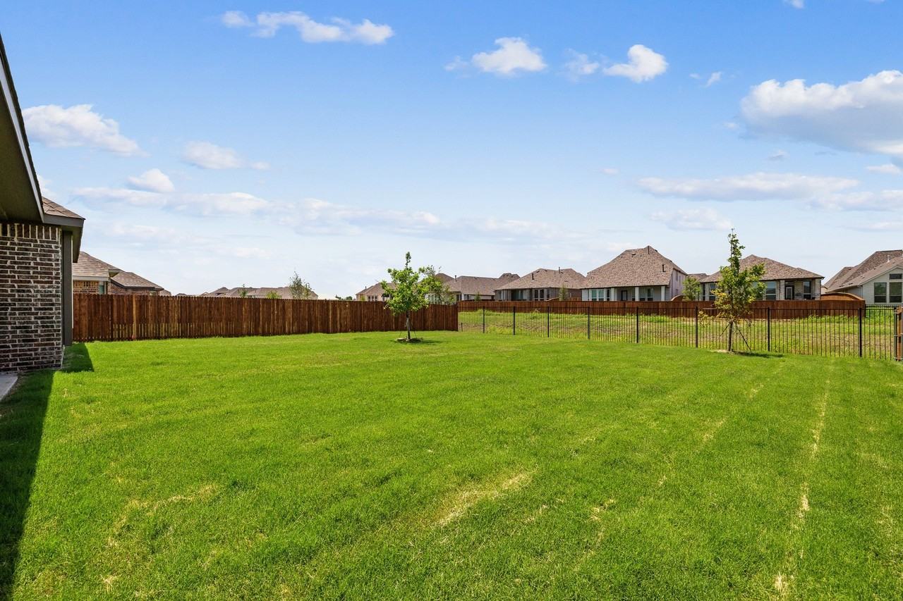 1216 Blanco Trl - Photo 6 of 40