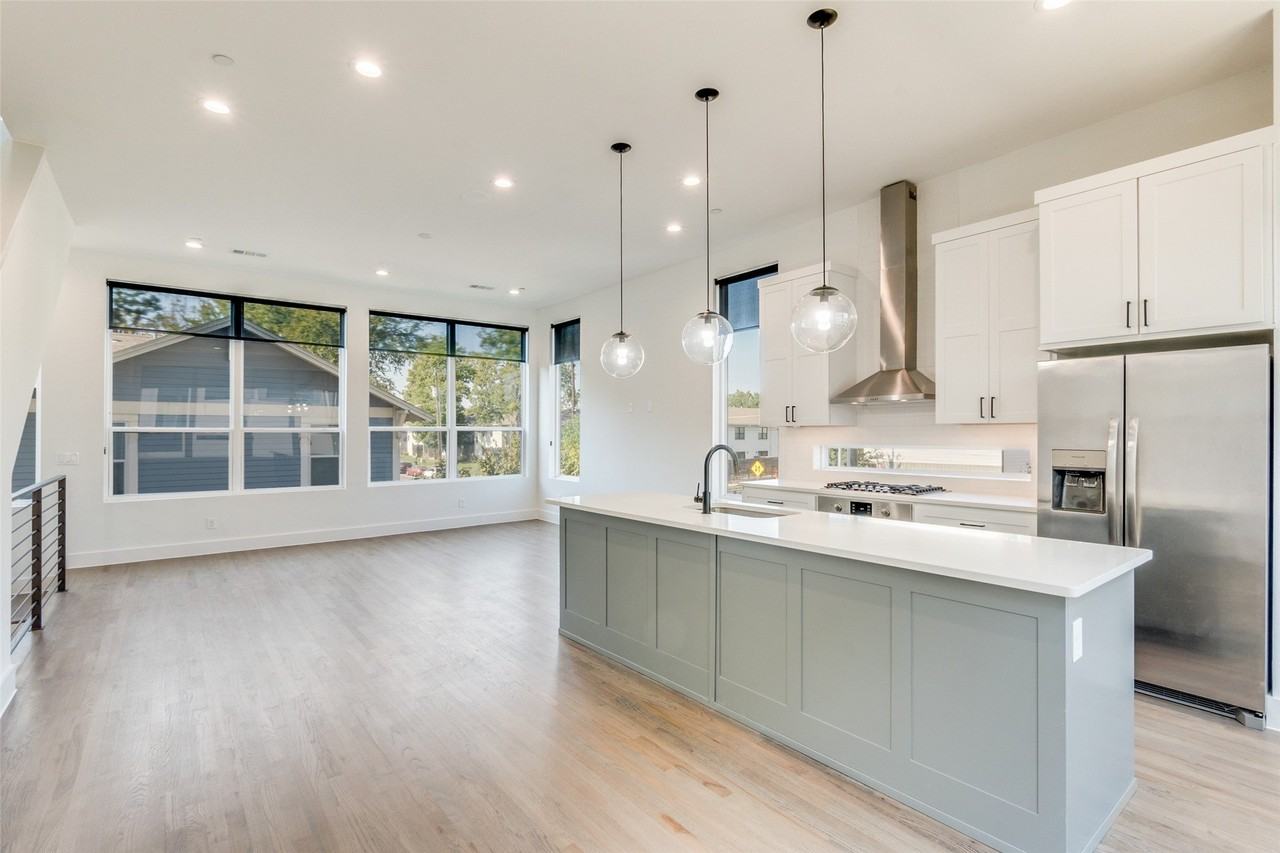 4718 Bryan St #204 - Photo 6 of 12