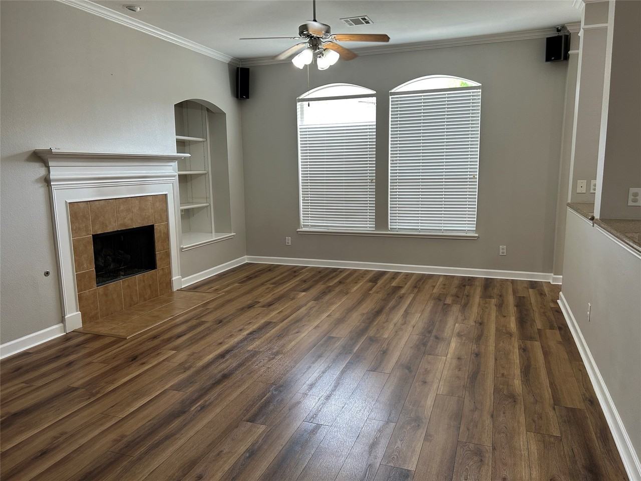 2717 Foxpoint Trl - Photo 3 of 12