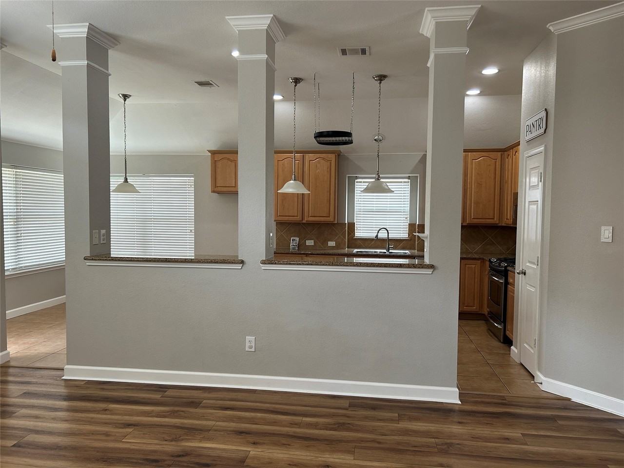 2717 Foxpoint Trl - Photo 5 of 12
