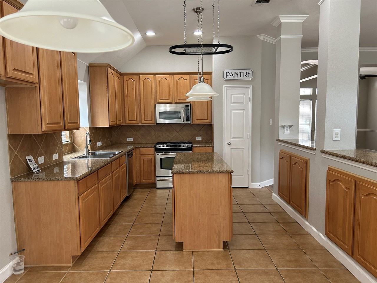2717 Foxpoint Trl - Photo 7 of 12