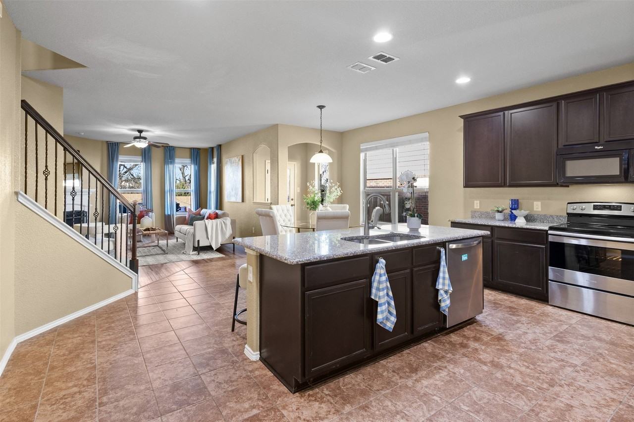 5405 Sea Cove Ln - Photo 3 of 37