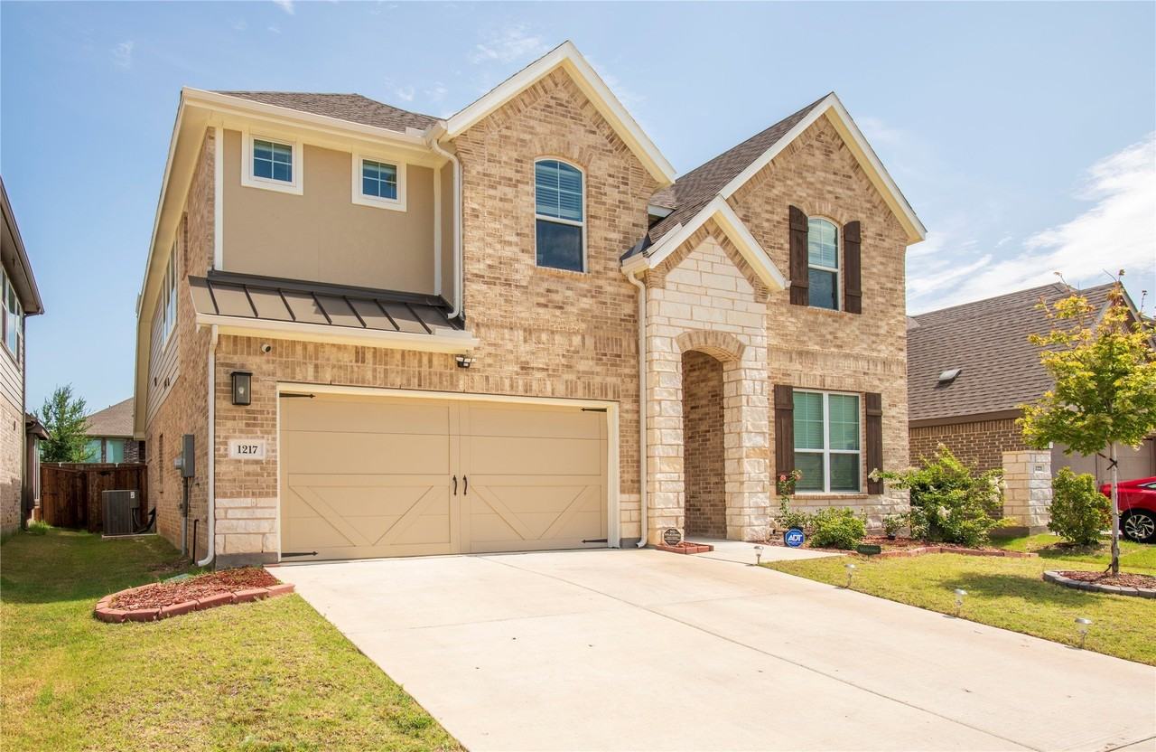 1217 Rosebay Dr - Photo 2 of 34