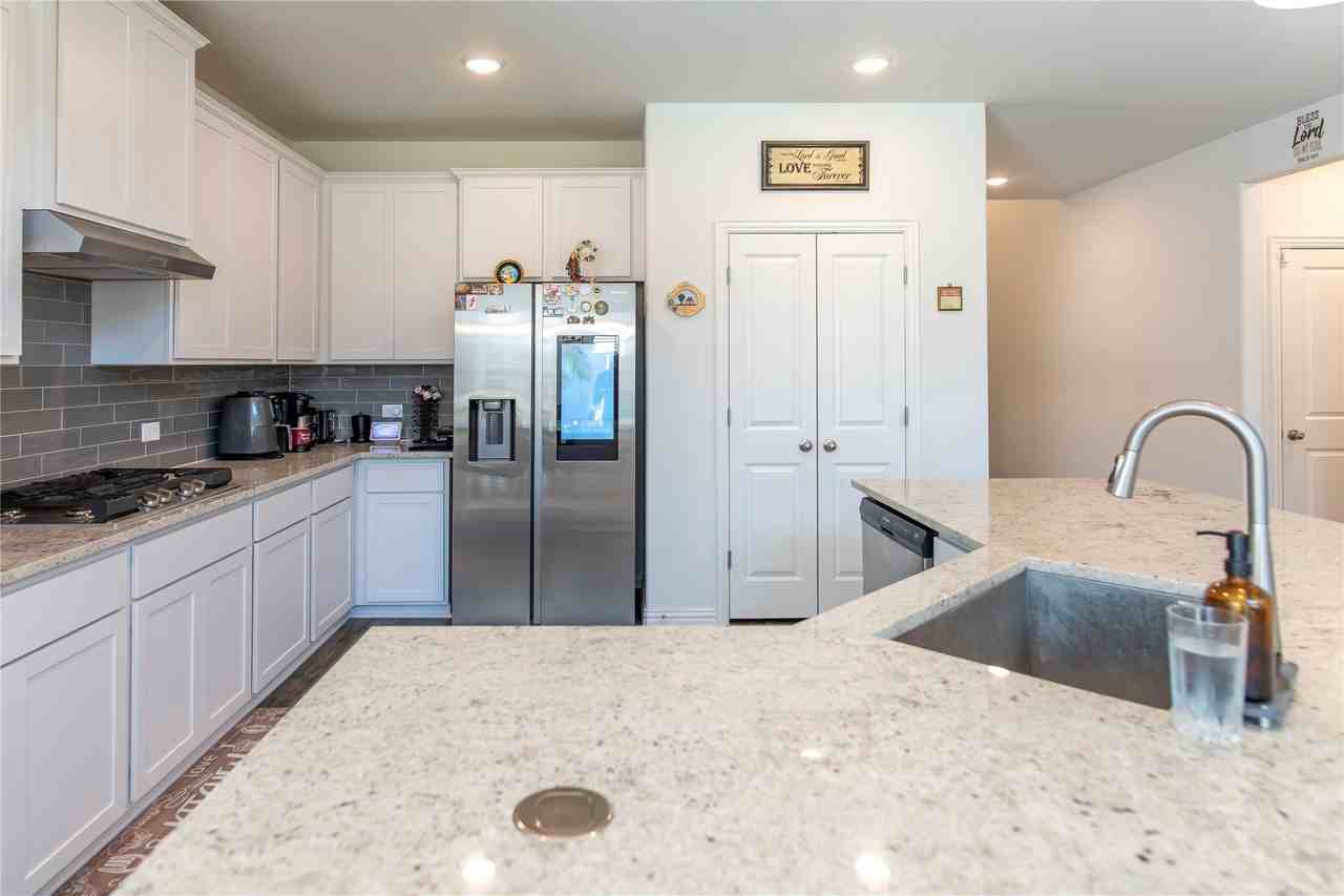 1217 Rosebay Dr - Photo 7 of 34