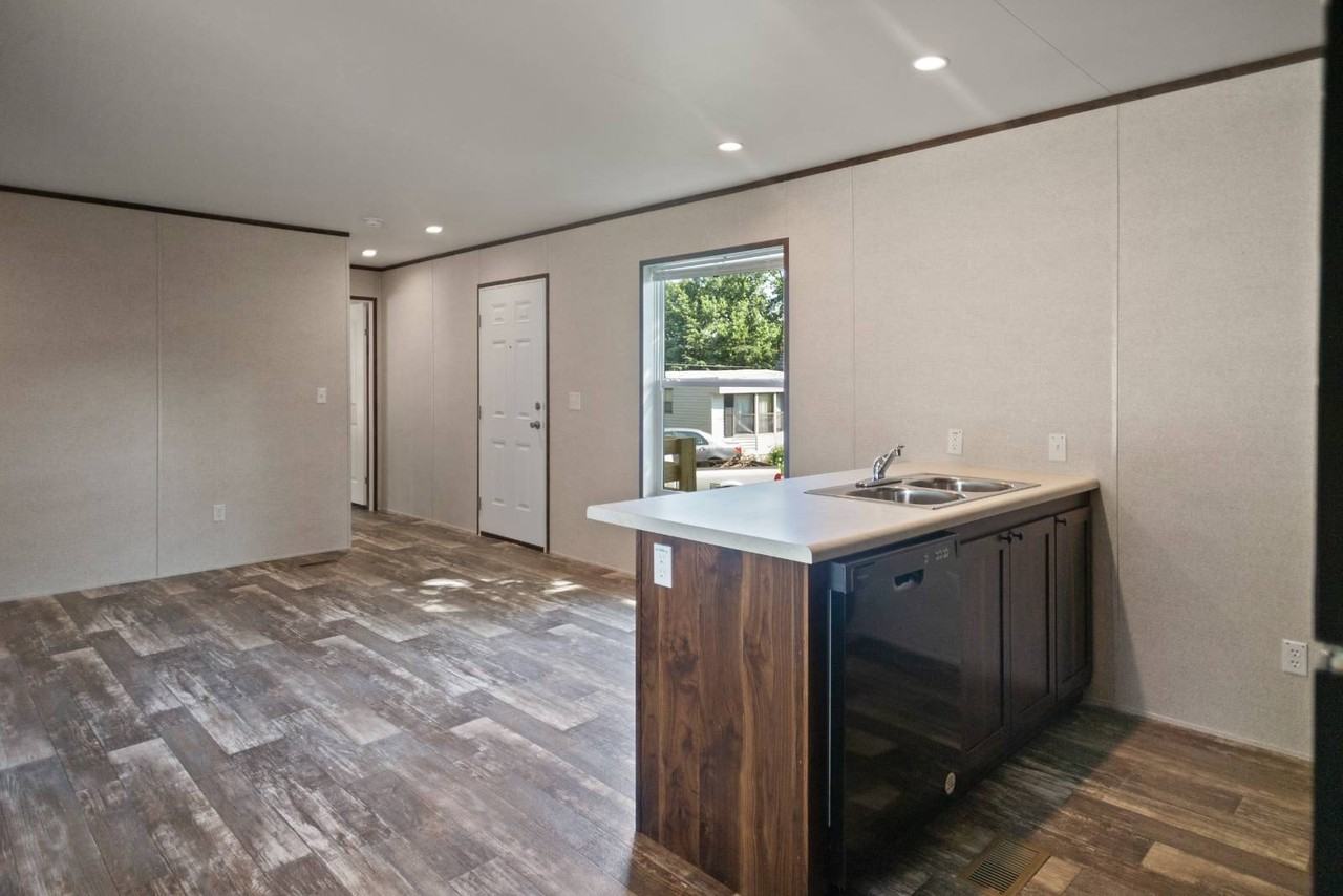 2018 Waterfront Dr #128 - Photo 4 of 17