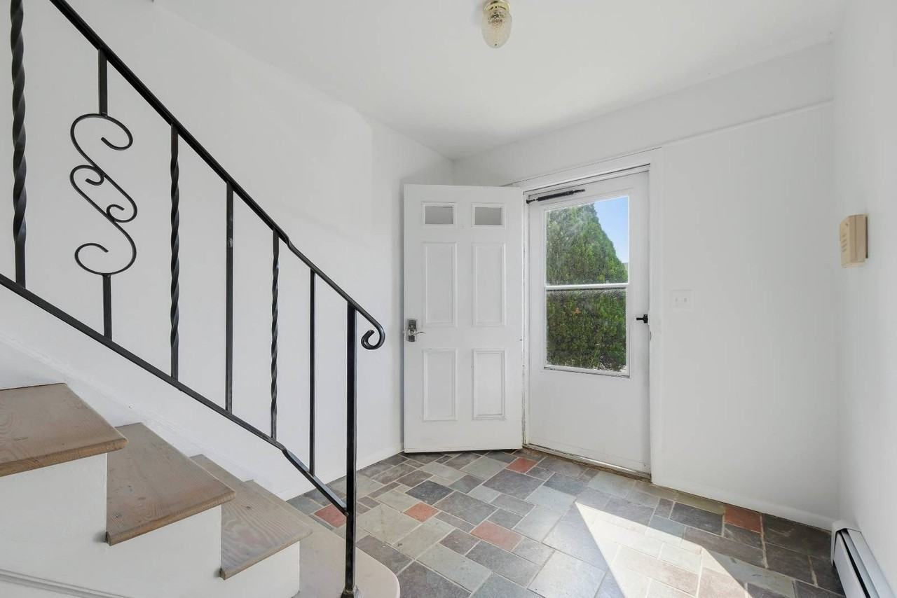 206 Chrystal Dr - Photo 2 of 17