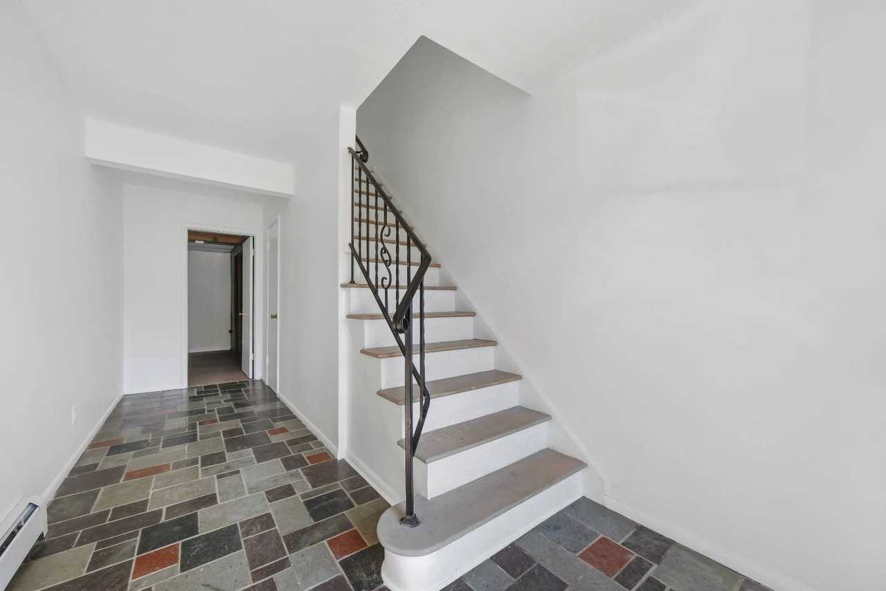 206 Chrystal Dr - Photo 3 of 17