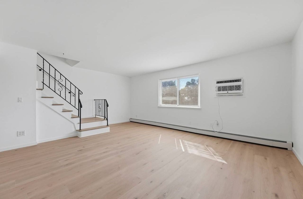 206 Chrystal Dr - Photo 4 of 17