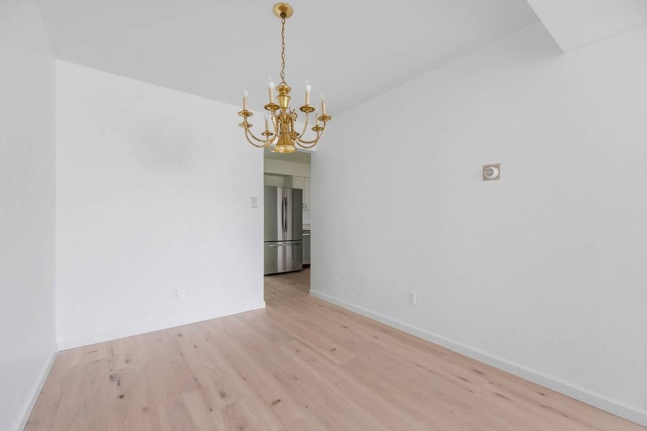 206 Chrystal Dr - Photo 6 of 17
