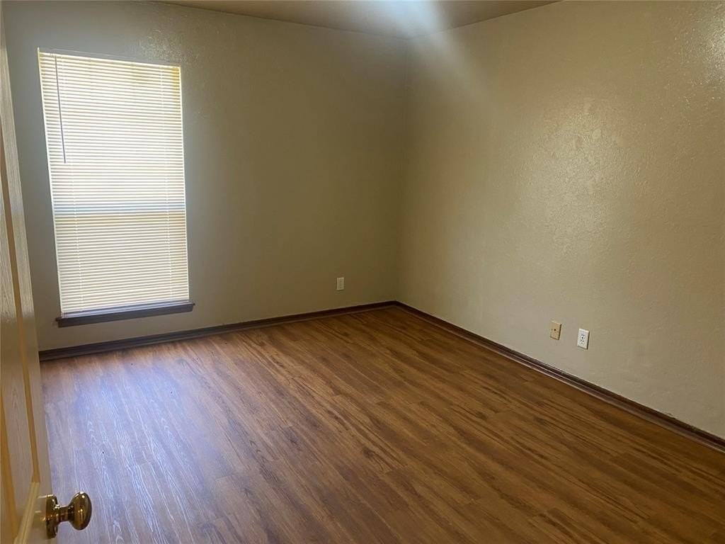 1026 Dustin Dr - Photo 5 of 15
