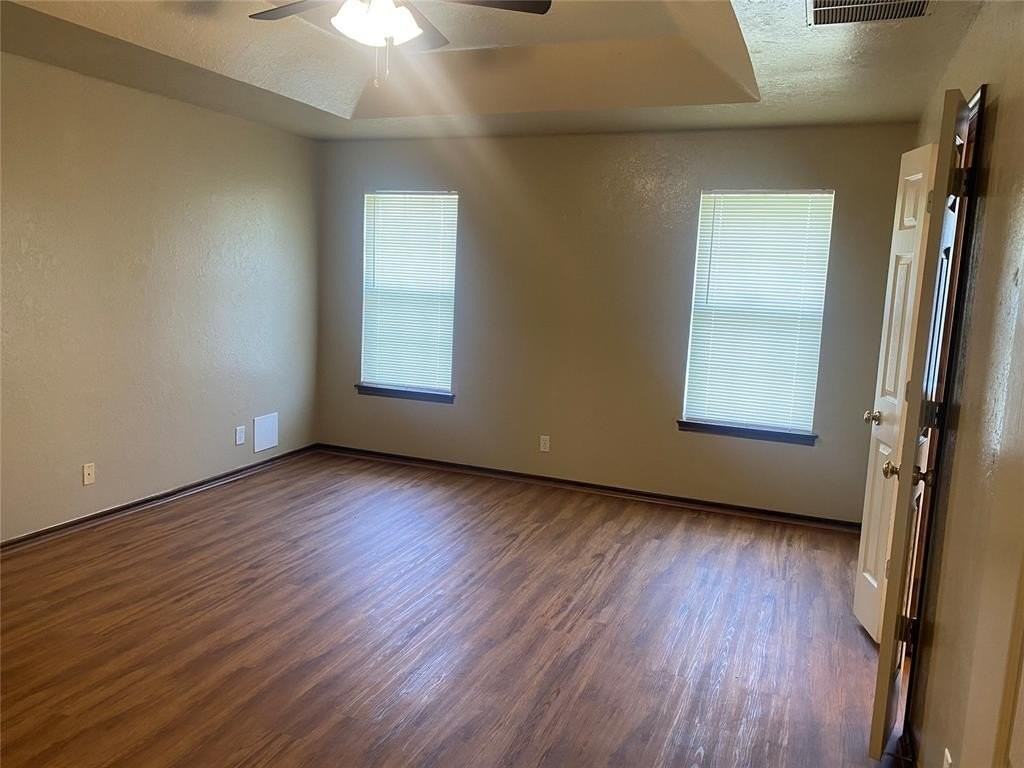 1026 Dustin Dr - Photo 7 of 15