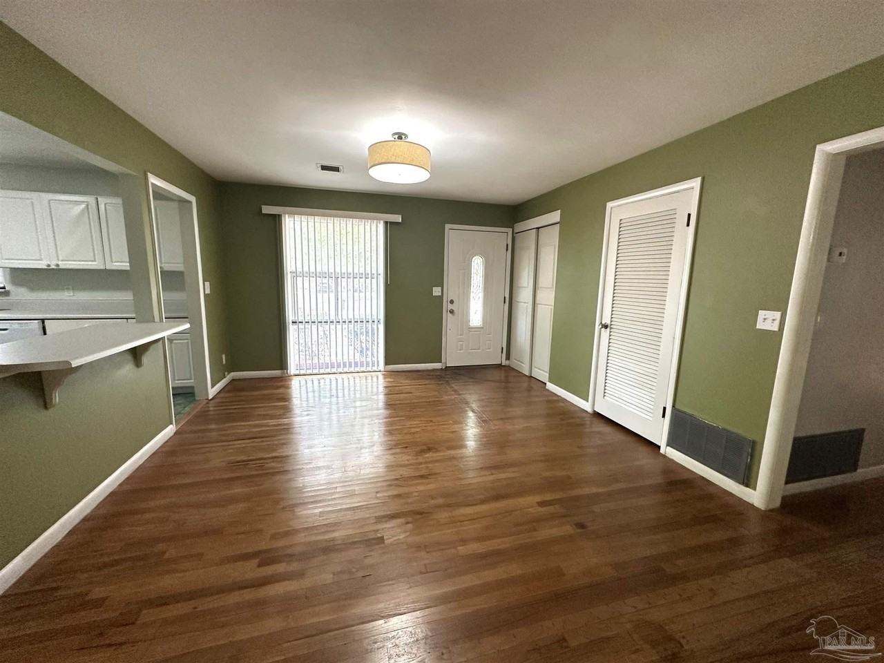 3801 Forest Glen Dr - Photo 3 of 13