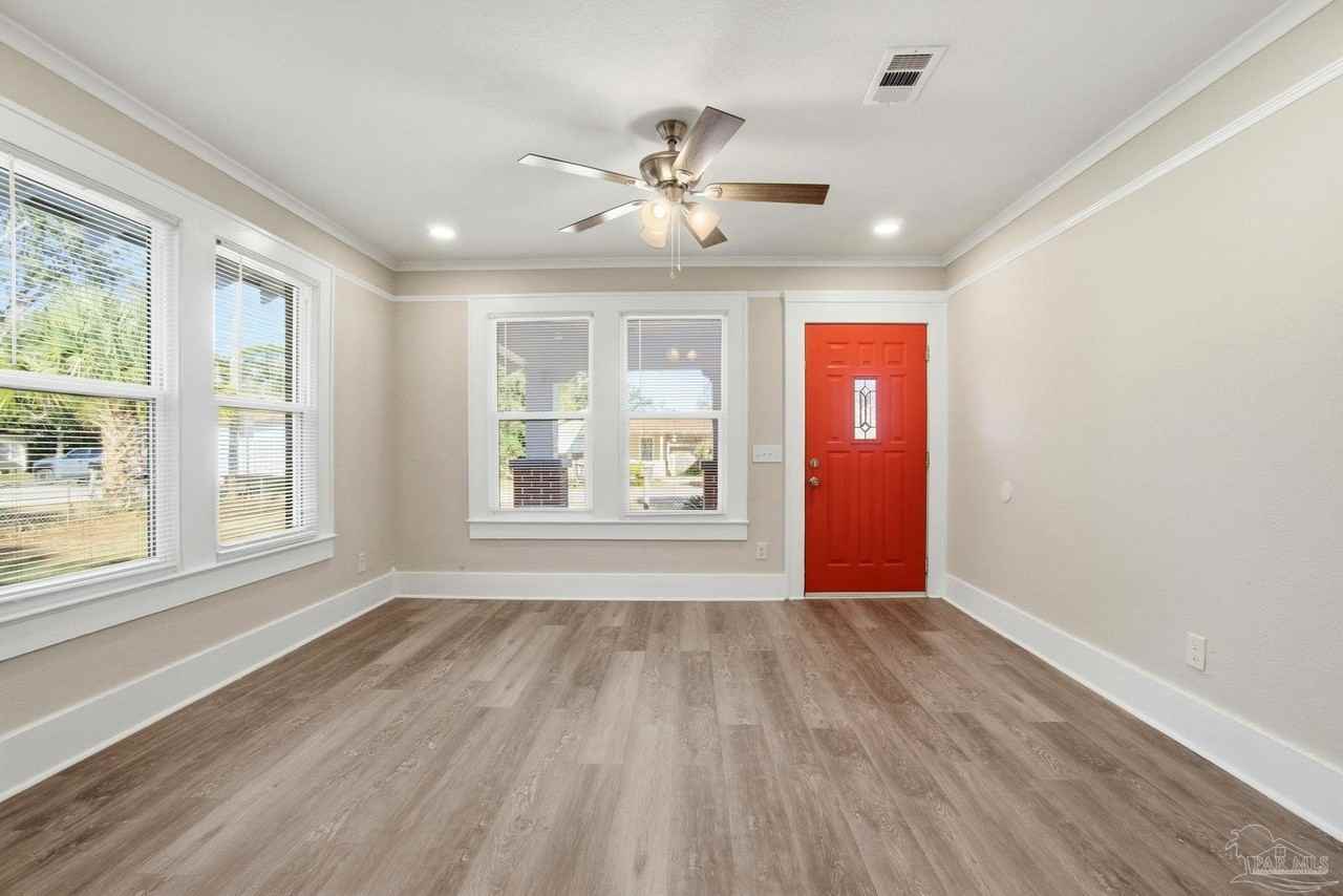 505 S 1st St - Photo 5 of 34