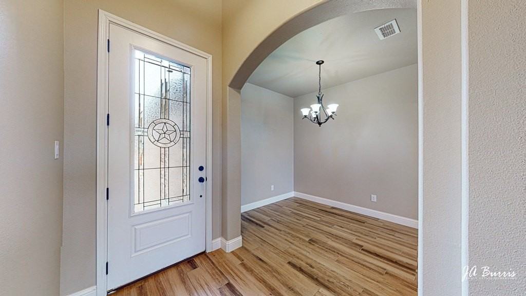 6017 Aurora Way - Photo 4 of 32