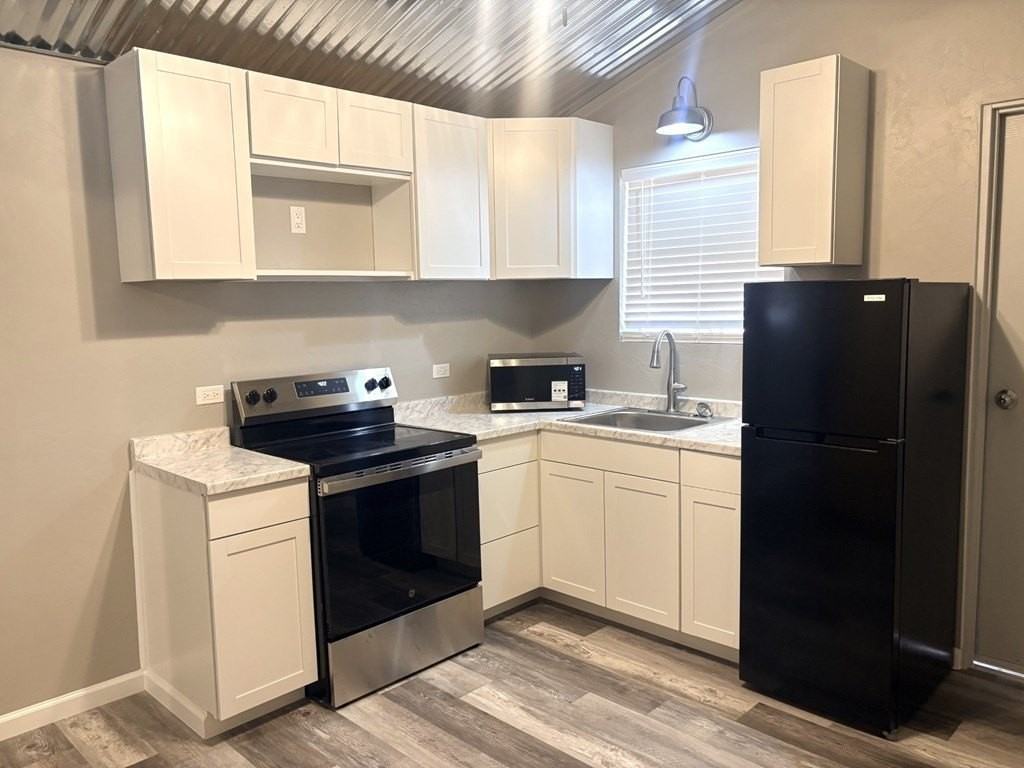 3405 W Ohio Ave #B - Photo 5 of 10