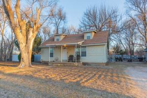 featured image of 216 W 5th St