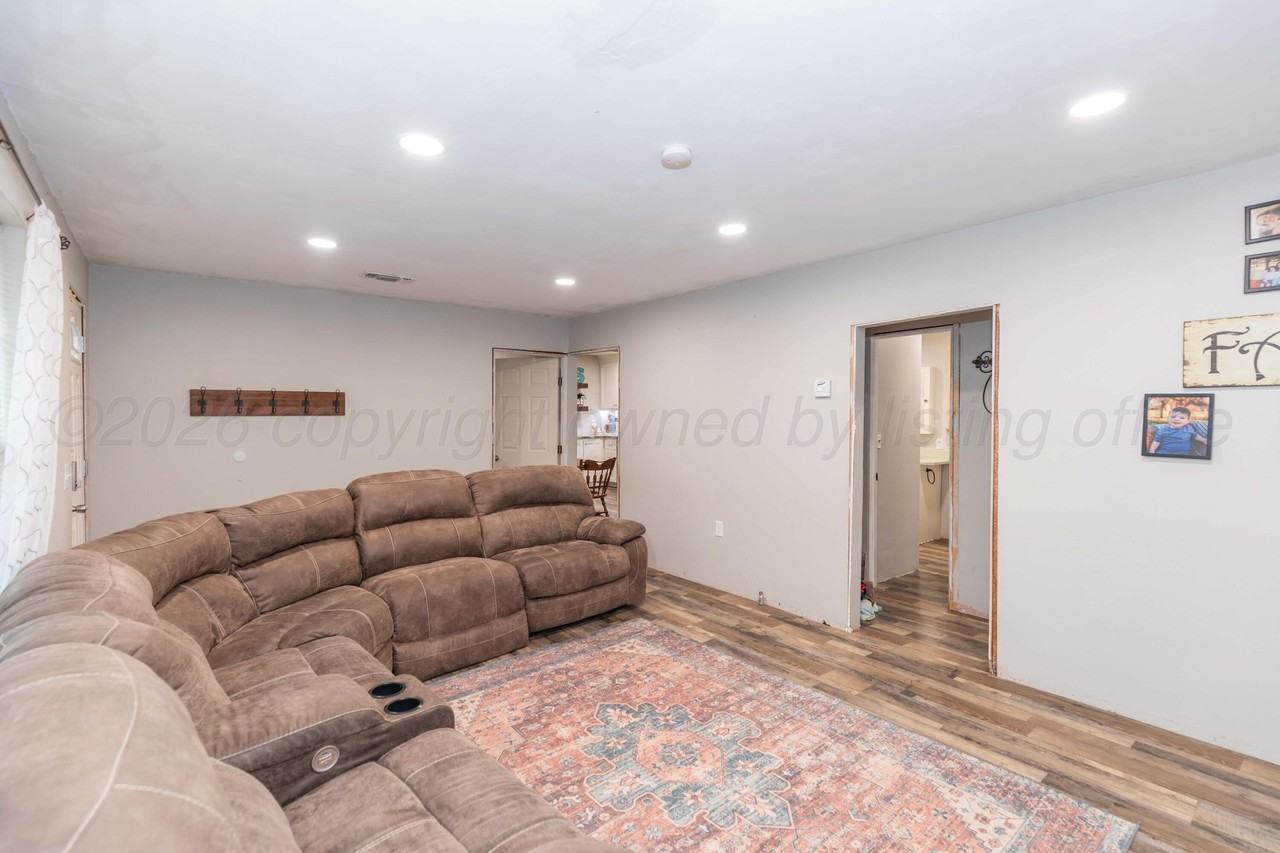 216 W 5th St - Photo 4 of 40