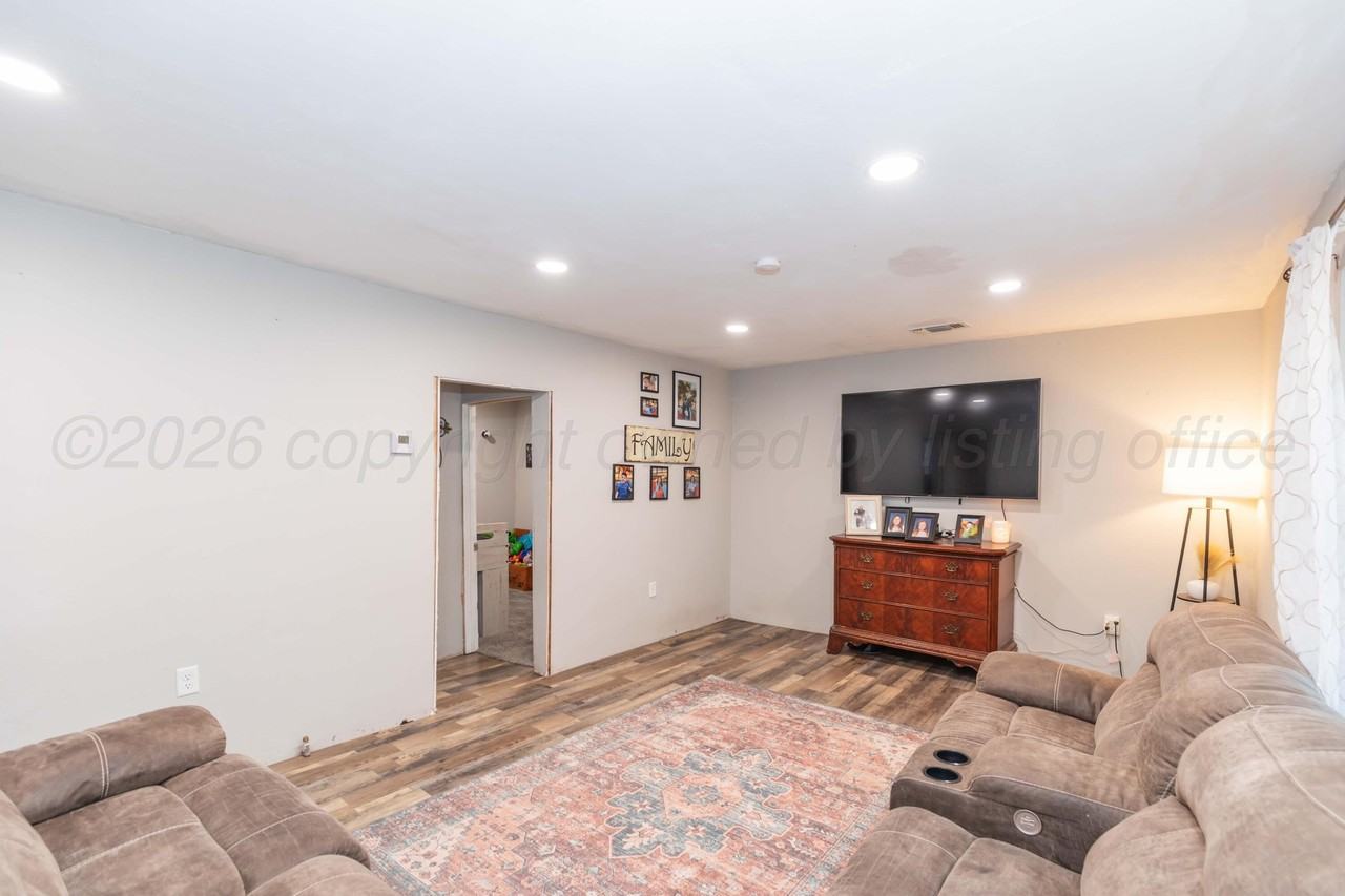 216 W 5th St - Photo 5 of 40