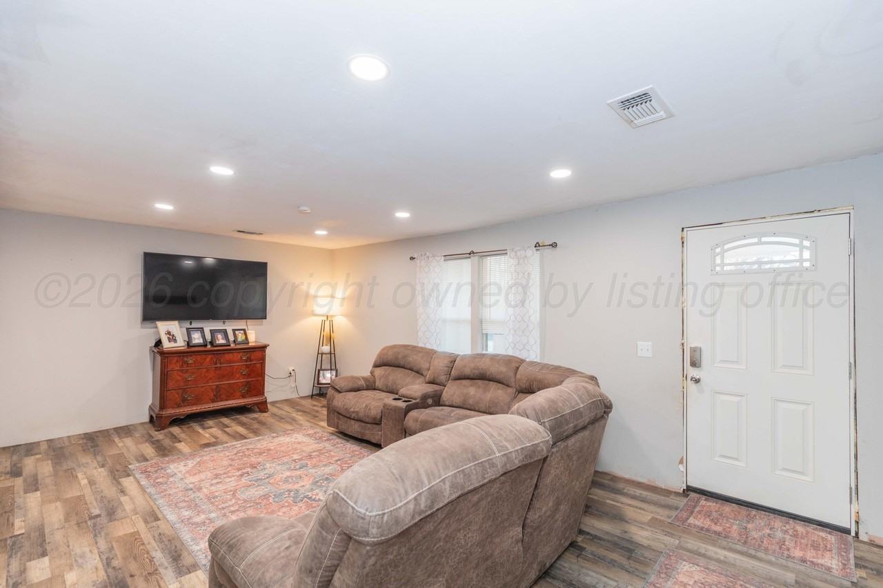 216 W 5th St - Photo 6 of 40