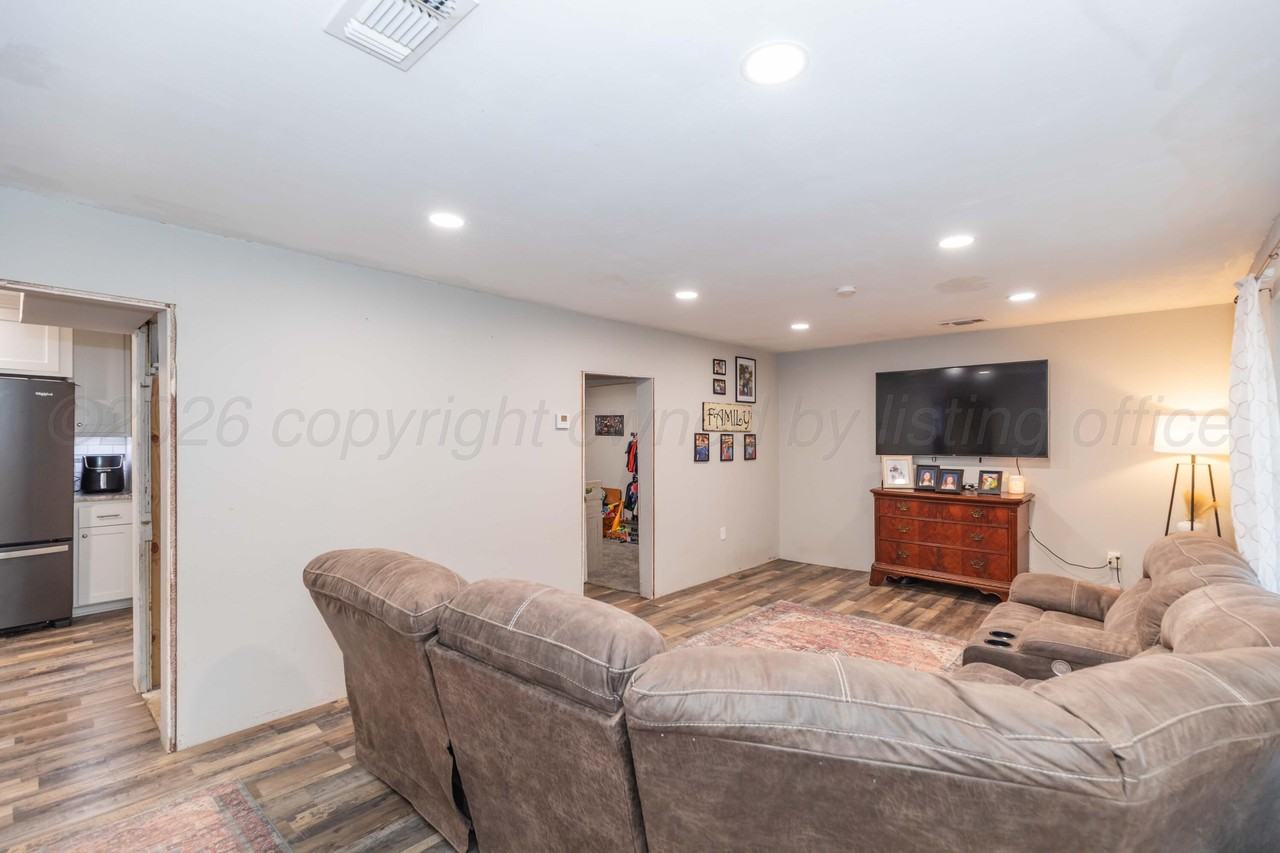216 W 5th St - Photo 7 of 40