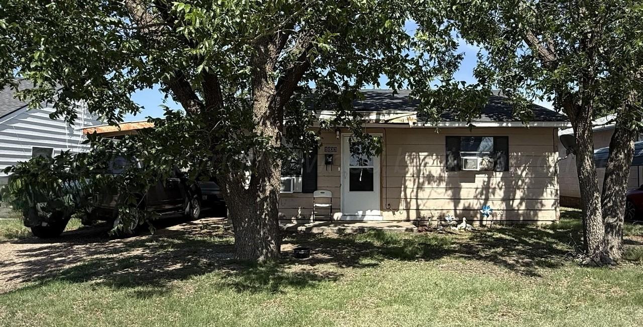 1033 Farley St - Photo 2 of 16