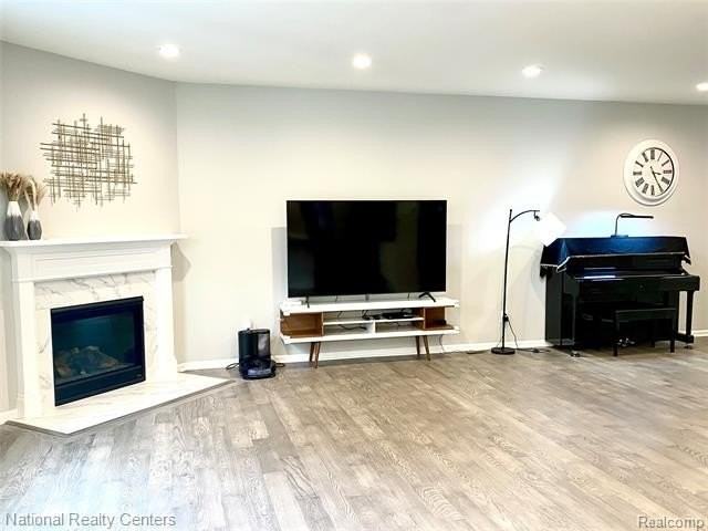 2835 Dillon Dr - Photo 5 of 29