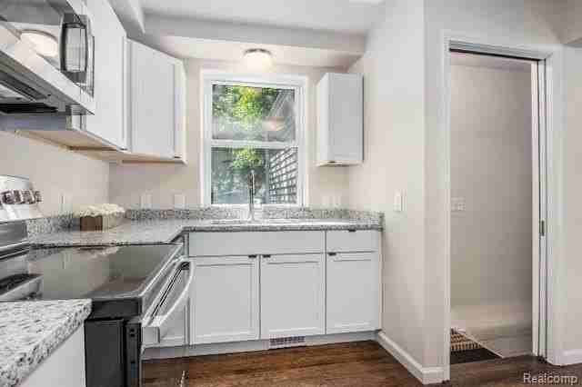 21905 Sussex St - Photo 7 of 16