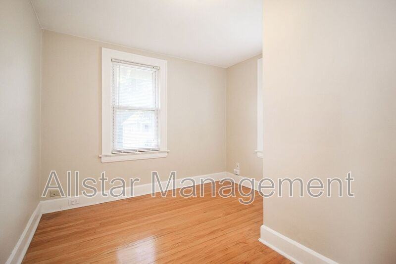 14210 Athens Ave - Photo 3 of 33