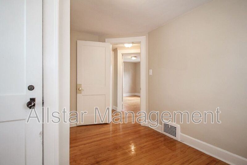 14210 Athens Ave - Photo 5 of 33