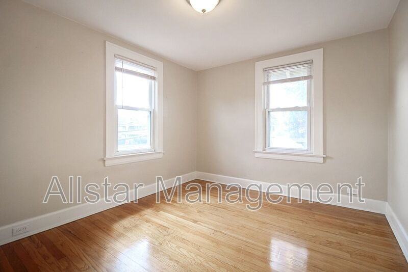 14210 Athens Ave - Photo 6 of 33