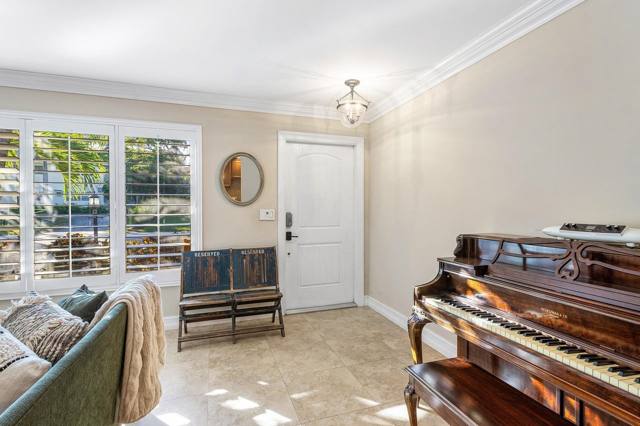 770 Nw 3rd Ave - Photo 5 of 45