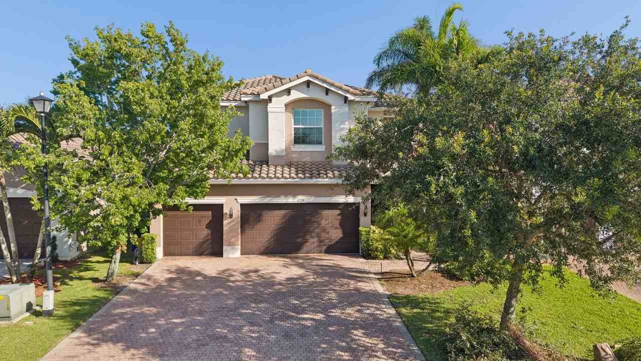 8256 Savara Streams Ln - Photo 3 of 50