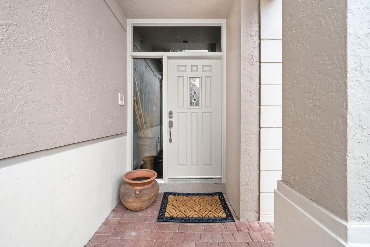 33 Monterey Pointe Dr - Photo 4 of 35