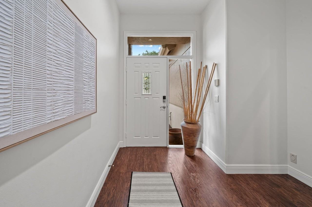 33 Monterey Pointe Dr - Photo 6 of 35