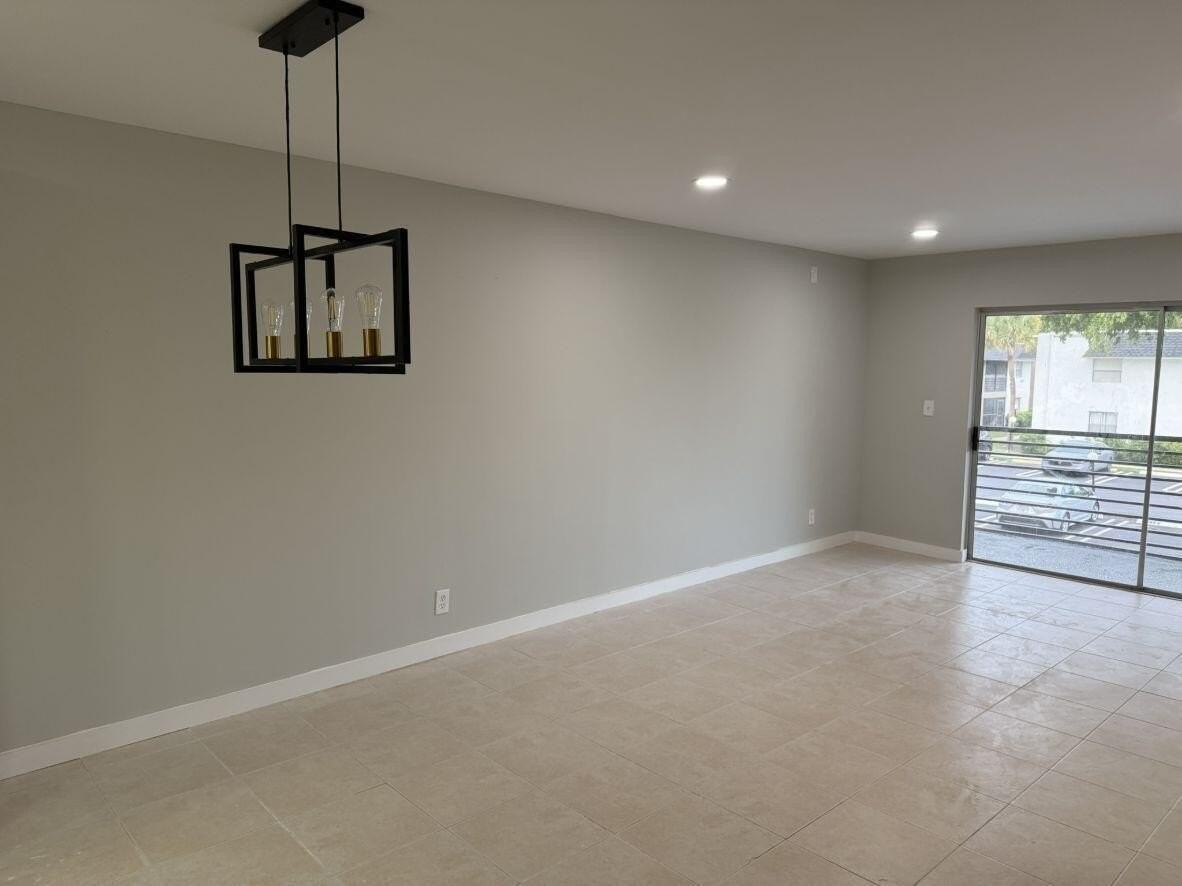 2810 Riverside Dr #201-4 - Photo 3 of 12