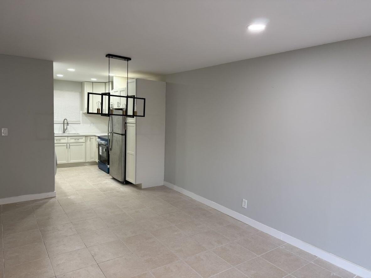 2810 Riverside Dr #201-4 - Photo 4 of 12