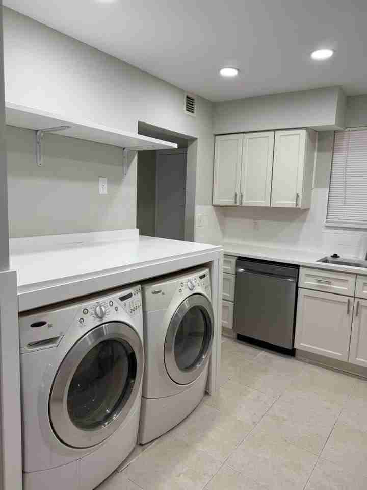 2810 Riverside Dr #201-4 - Photo 5 of 12