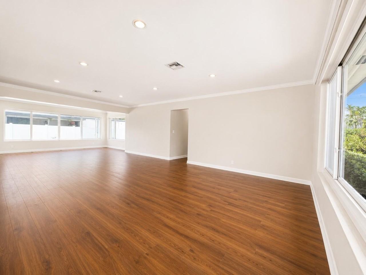 1155 Washington St - Photo 3 of 33