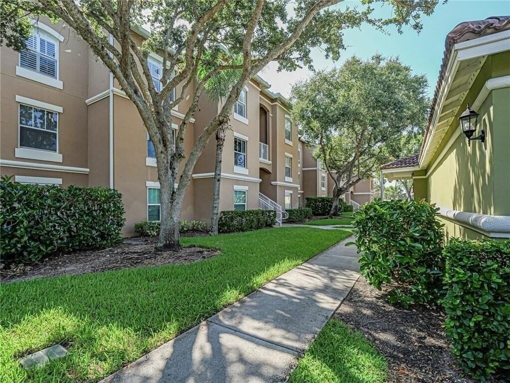 5095 Fairways Cir #I303 - Photo 4 of 36