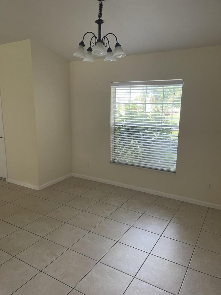 3586 Sw Conibear St - Photo 5 of 11