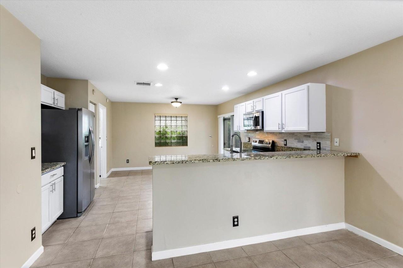 1533 Rialto Dr - Photo 6 of 37