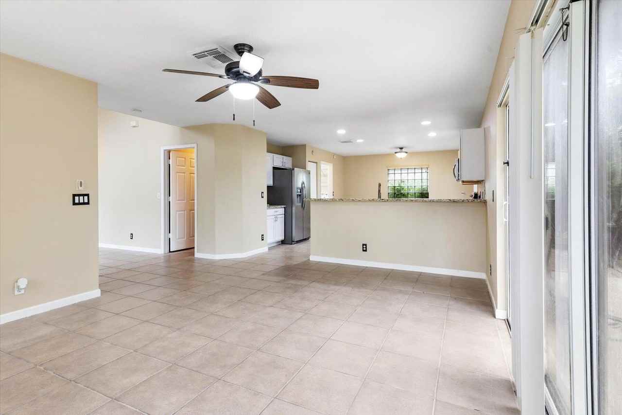 1533 Rialto Dr - Photo 7 of 37