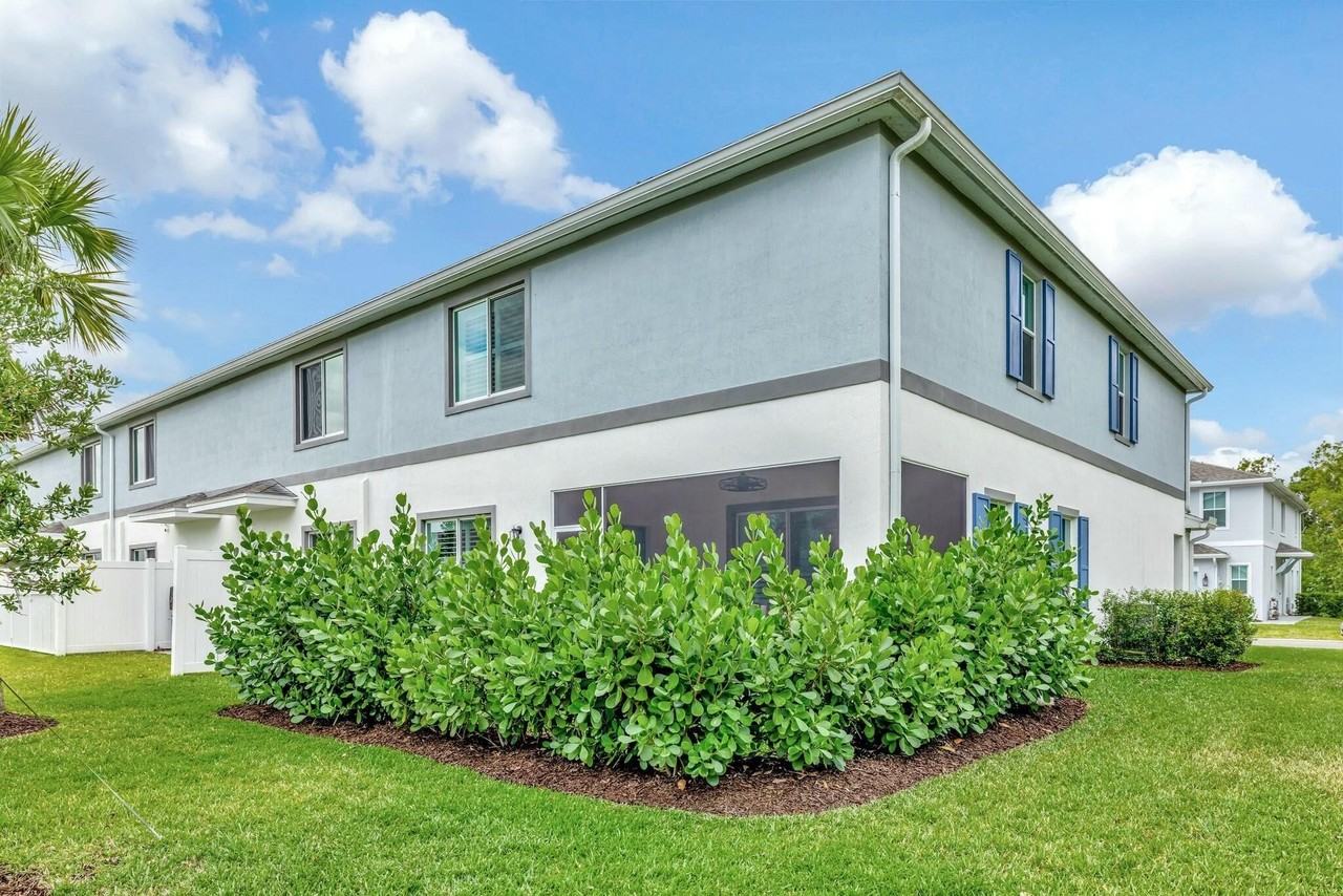 601 Ne Waters Edge Ln - Photo 4 of 50