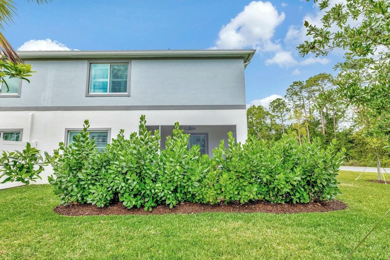 601 Ne Waters Edge Ln - Photo 5 of 50