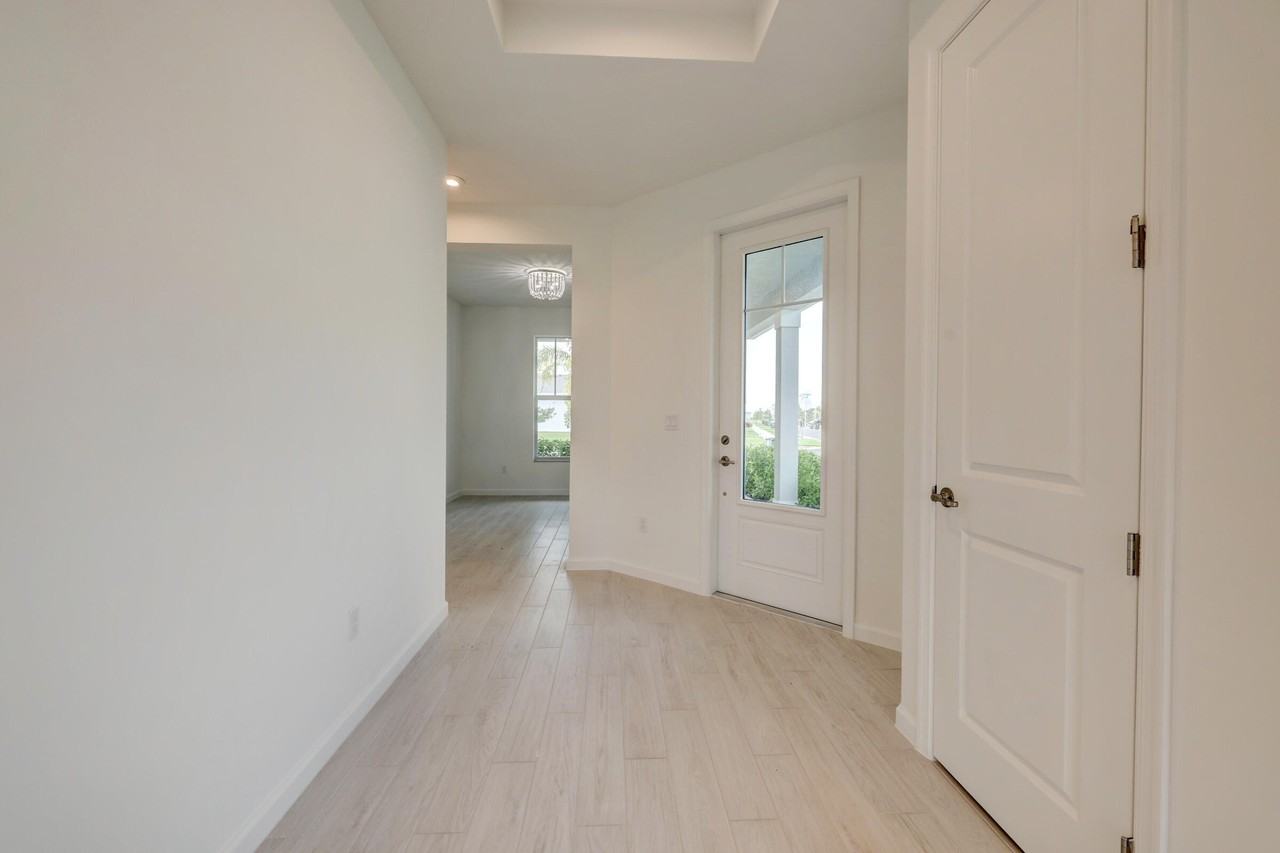 12712 Sw Eleanor Dr - Photo 4 of 50