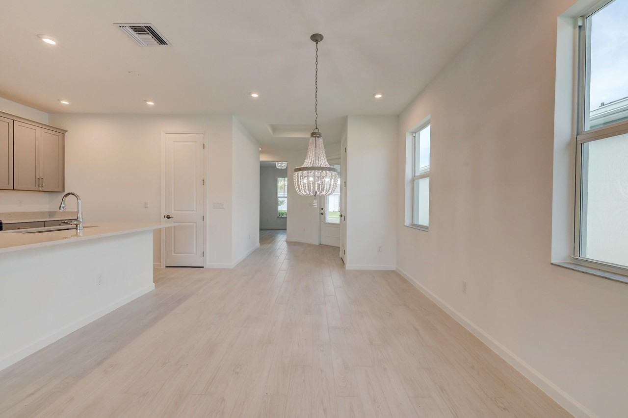 12712 Sw Eleanor Dr - Photo 6 of 50